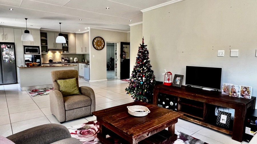 3 Bedroom Property for Sale in Earls Court Lifestyle Estate Western Cape